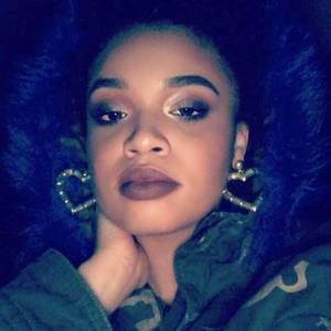 Meet your Posher, Kira